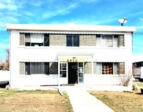 Building Photo - Move in ready 1 bedroom/1 bath in Edgewater! 2nd floor Unit!