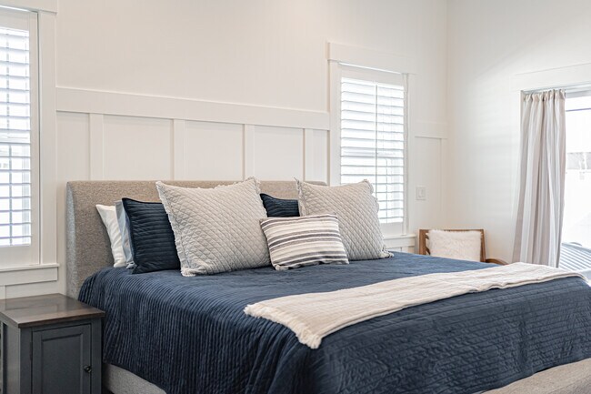 Building Photo - 949 Greenwillow Ln