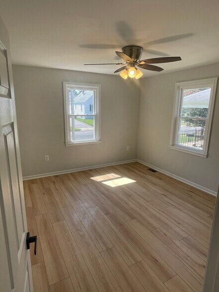 Front Bedroom 1 - 2502 Linwood Rd