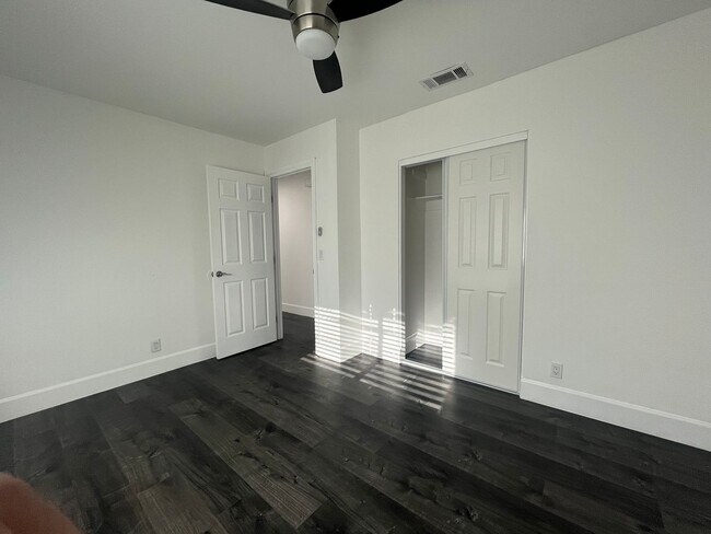 Building Photo - 004