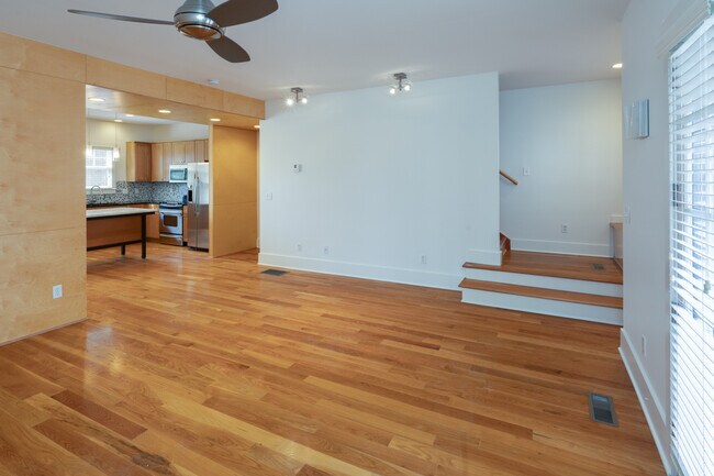 Building Photo - 3186 Parthenon Ave