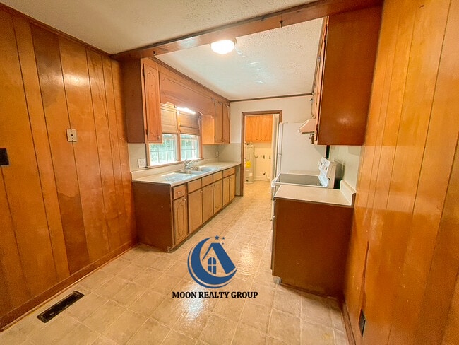 Building Photo - 710 E Chestnut St