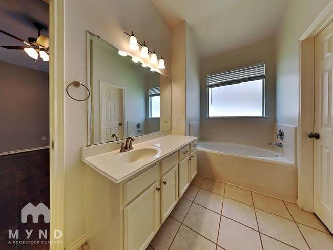 Building Photo - 21635 Falvel Sunset Ct