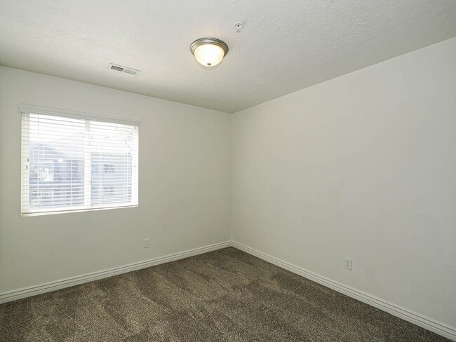 Building Photo - 3 Bedroom, 2 Bathroom Condo