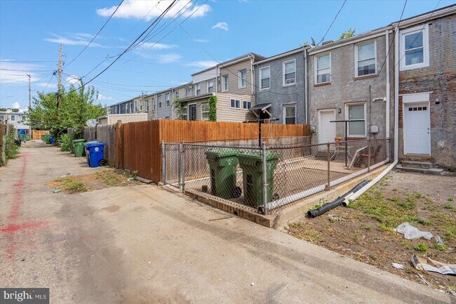 Building Photo - 1432 Carroll St