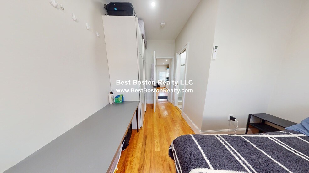 Building Photo - 313 Hurley St