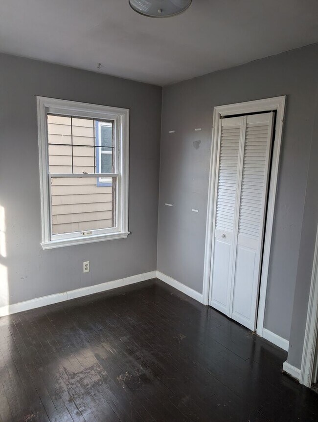 Building Photo - 4BD/2BA - University View - 1 car garage