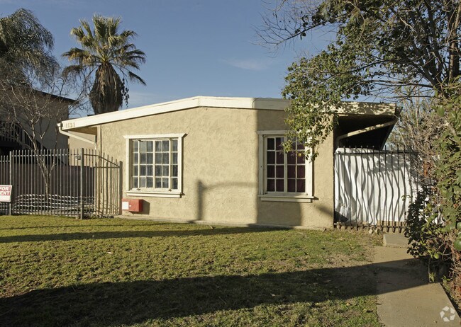 Building Photo - 1131 E PASADENA ST