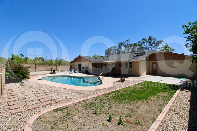 Building Photo - 10312 E Cactus Rd