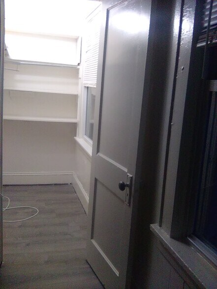 Building Photo - 89 Maple St