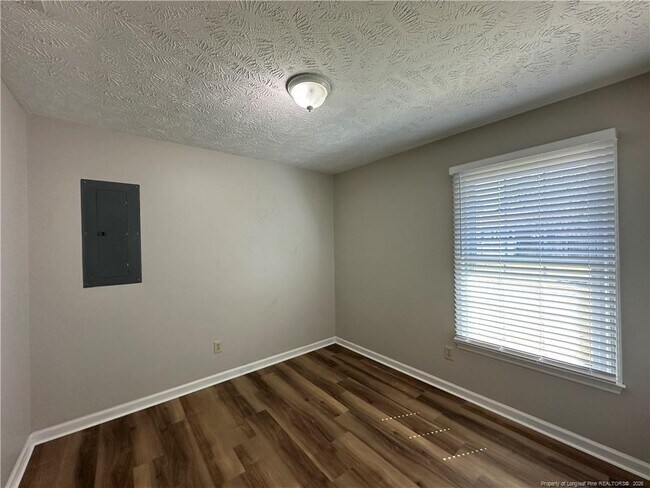 Building Photo - 6413 Brookshire St