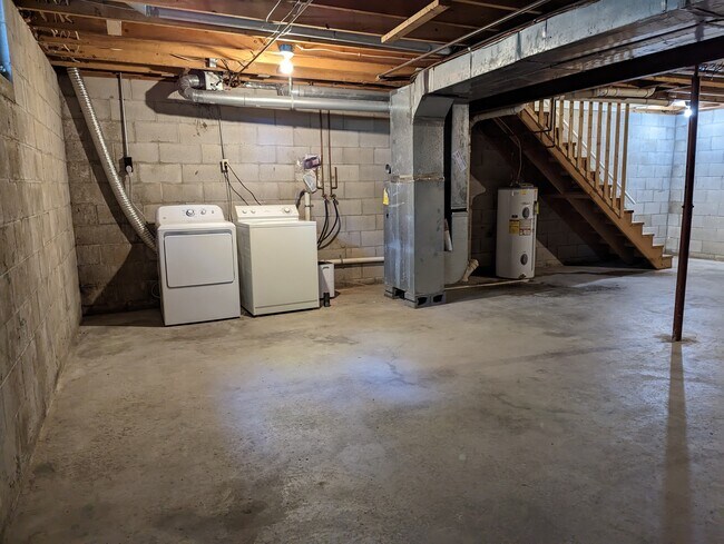 Basement - Washer/Dryer - 414 Willow St