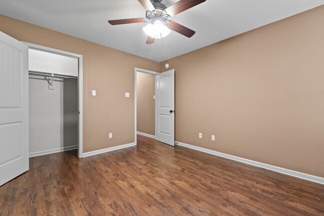 Building Photo - 2009 Ingleside Dr
