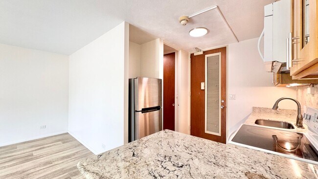 Building Photo - Queen Emma Gardens – Prince Tower | Studio | 1 Bath | 1 Assigned Parking