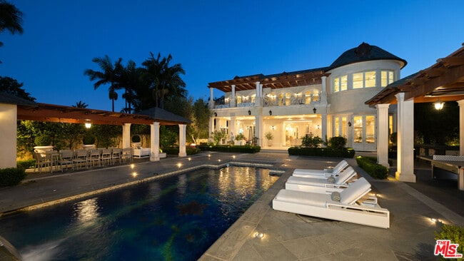 Primary Photo - 718 N Rodeo Dr