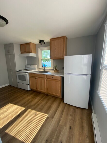Building Photo - 55 River Ln