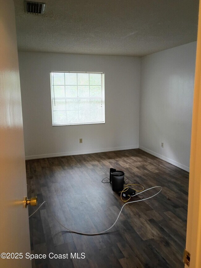 Building Photo - 3013 Sir Hamilton Cir