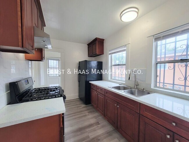 Building Photo - Charming 1+ Bedroom California Bungalow home!