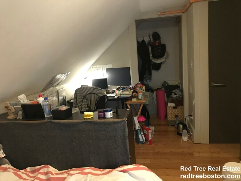 Building Photo - 23 Greylock Rd