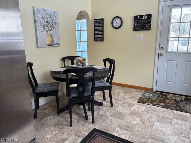 Building Photo - 1550 Chapman Dr