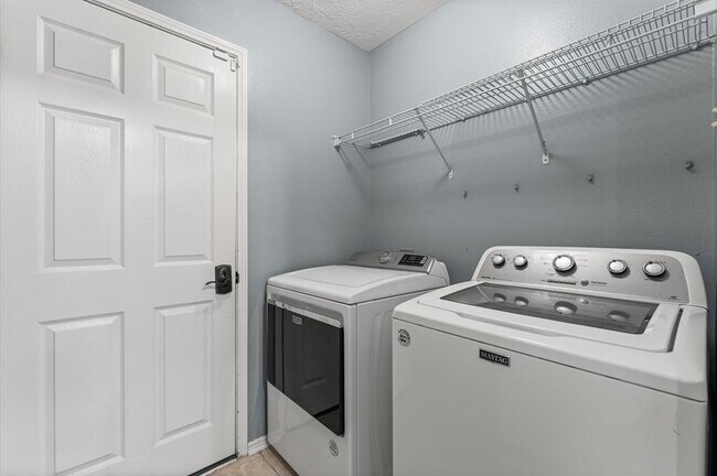 Building Photo - 11919 Piney Bend Dr