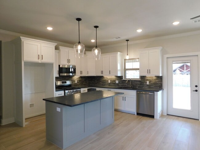 Building Photo - Executive Home for Lease Near Arkansas College of Osteopathic Medicine