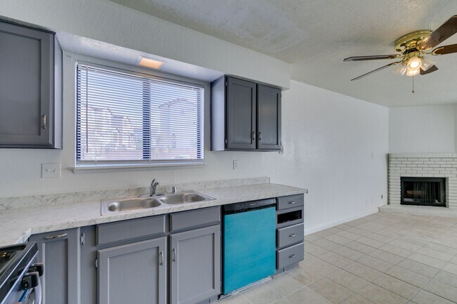 Building Photo - 6987 Mendon Ln