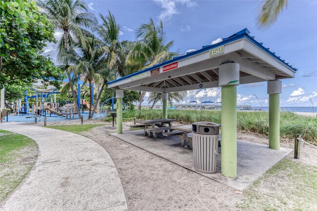 Building Photo - 1009 N Ocean Blvd