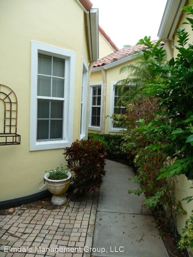 Building Photo - 3 br, 2 bath House - 1674 Victoria Circle