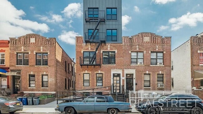 Building Photo - 1526 Park Pl