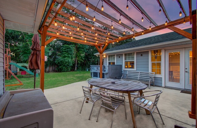 Building Photo - 11102 Hillcroft St