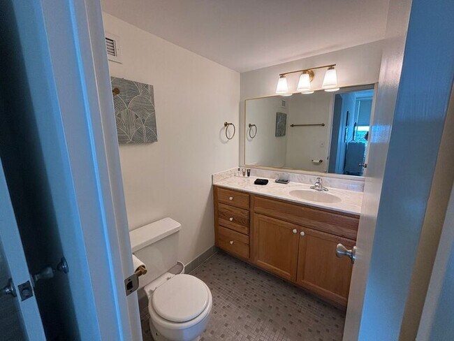 Building Photo - 14 Lockwood Dr