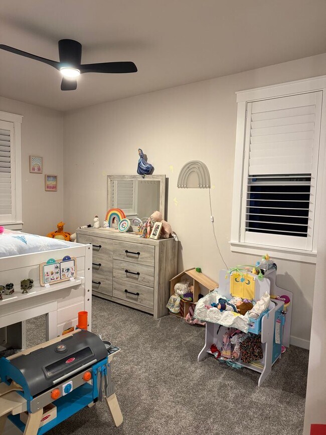 Building Photo - Beautiful Home with lots of upgrades.... A...
