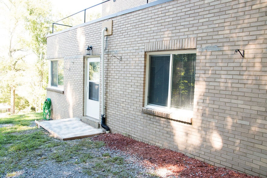Building Photo - 1223 Greenbrier Rd