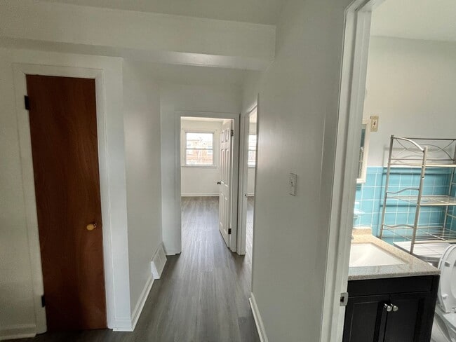 Building Photo - 3 bedroom 1 bath house