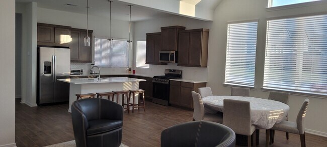 Building Photo - 204 Cider Gum Pl