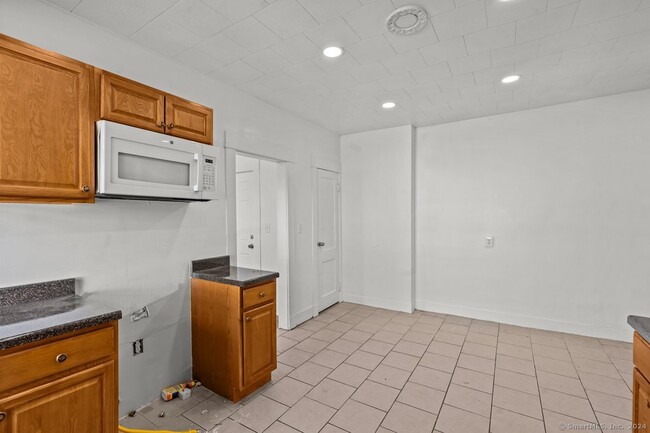 Building Photo - 56 Blake St