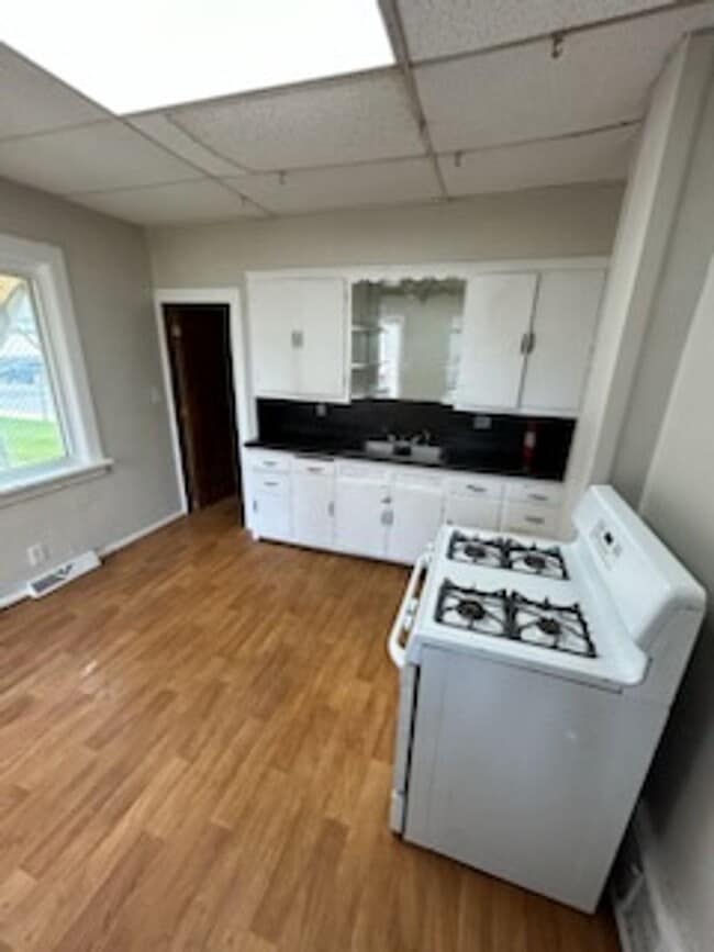 Building Photo - 3 Bed 1 Bath