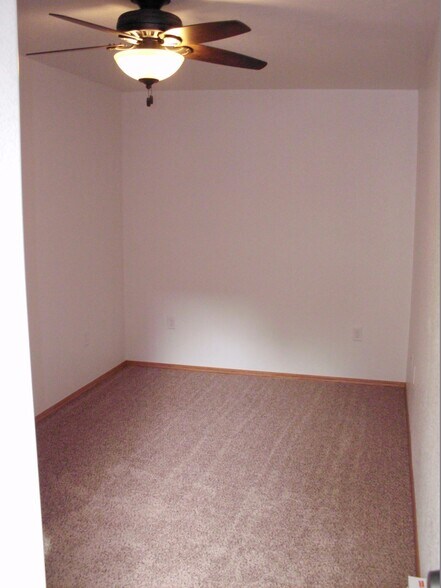 Building Photo - 1303 E 2nd St