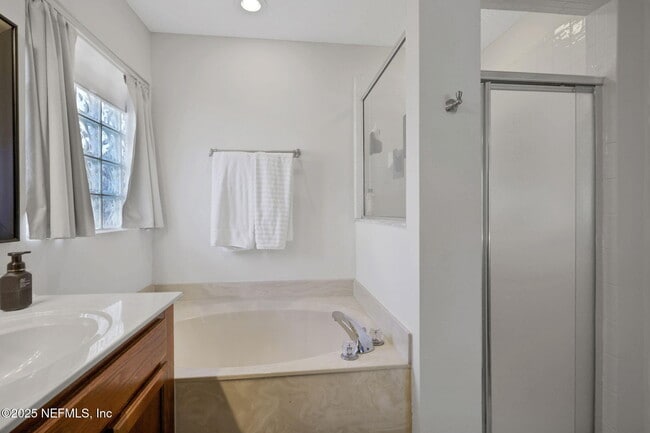 Building Photo - 1453 Lindseys Xing Dr