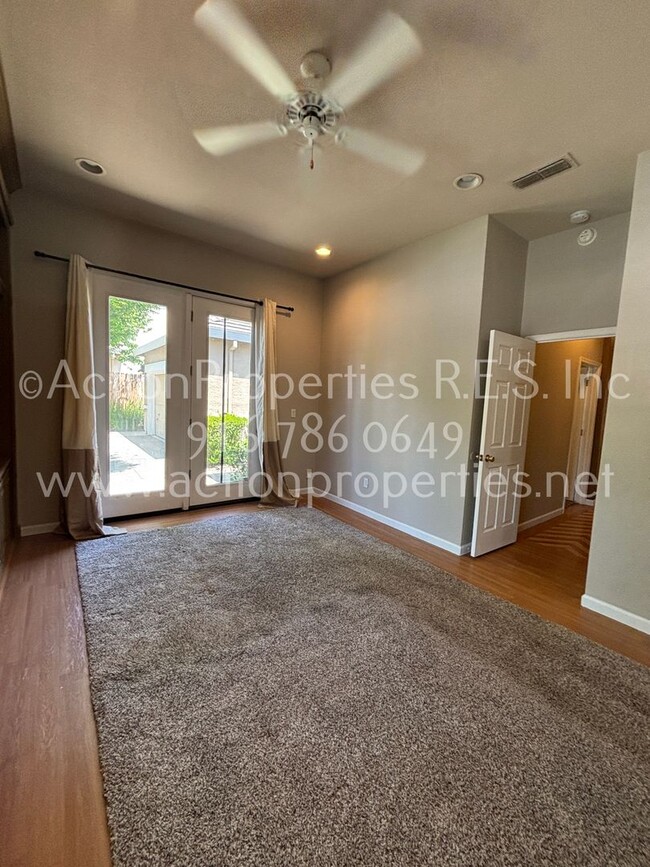 Building Photo - Single Story, Possible In-law or Great Hom...
