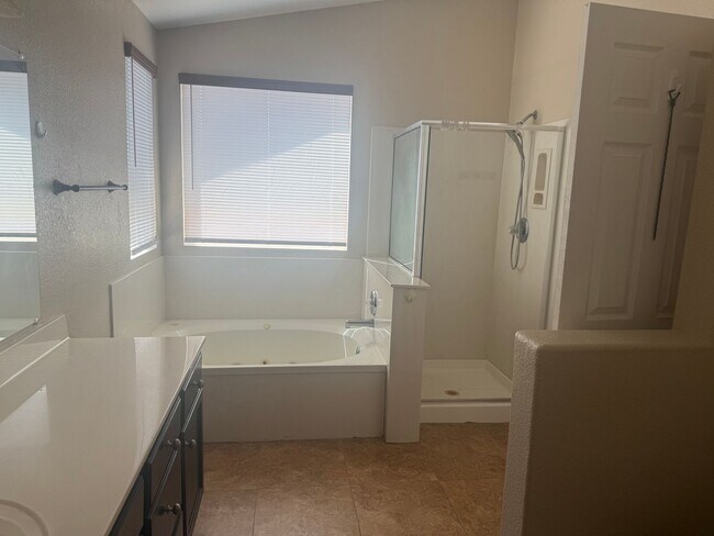 Building Photo - 3401 Misty Meadows Dr NE