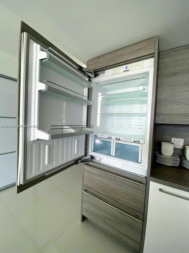 Building Photo - 400 Sunny Isles Blvd