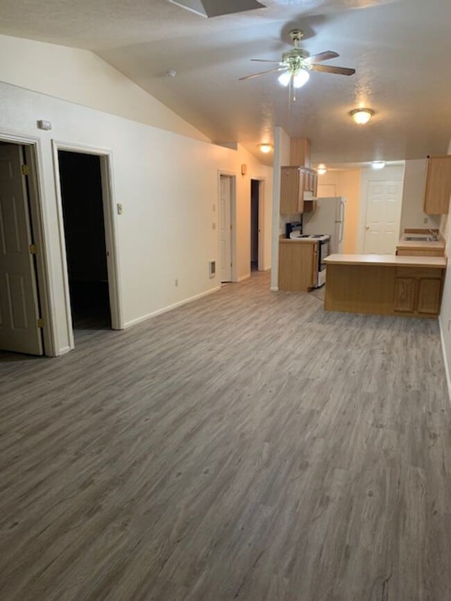 Building Photo - 705 Benjamin Ave