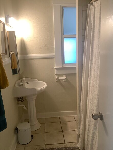 Building Photo - 132 8th Ave N