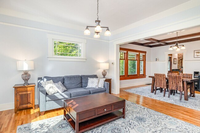 Building Photo - Sunset Hill Home