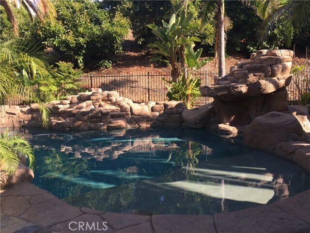 Building Photo - 10715 Plumas Way