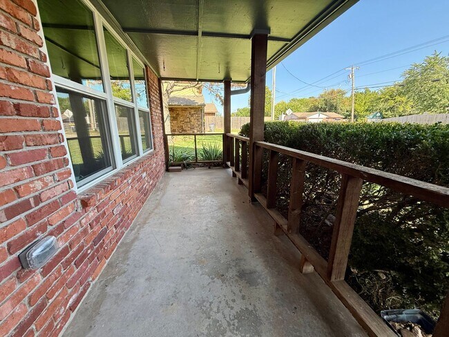 Building Photo - Nice 3 bedroom 2.5 bath near Jenks HS
