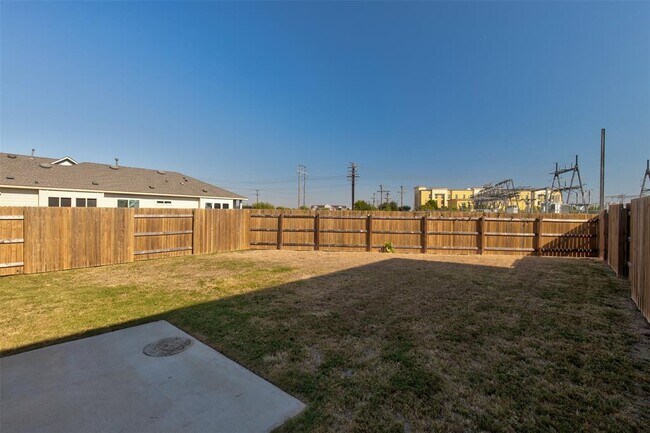 Building Photo - 200 Driftwood Ln