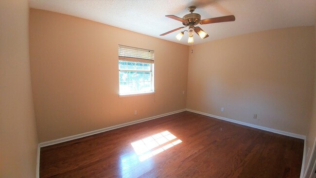 Building Photo - Large Executive Beauclerc Pool Home